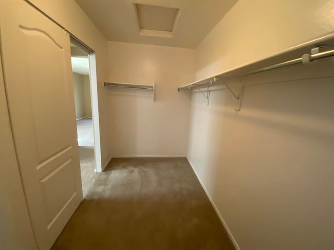 Building Photo - Beautiful 4-Bed, 3-Bath Home with Granite Kitchen, Stainless Steel Appliances, Vaulted Ceilings, ...