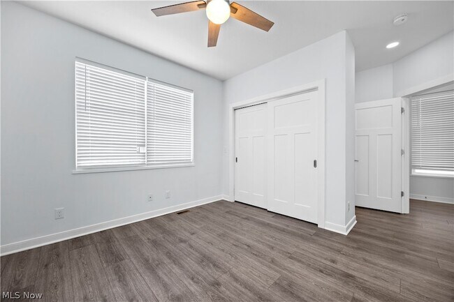 Building Photo - 2059 W 34th Pl