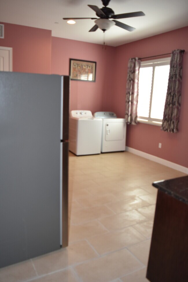 Washer dryer - 2270 Valentano Dr