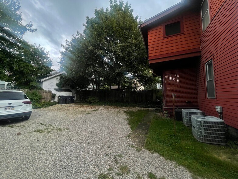 Building Photo - 89 Dick Ave