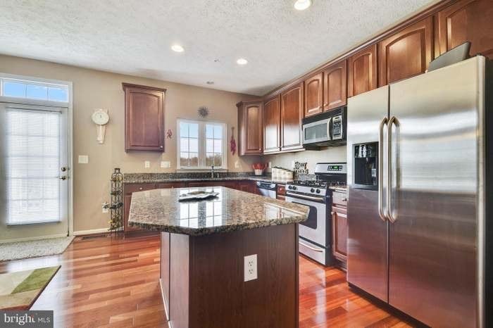 kitchen - 7259 Fair Oak Dr