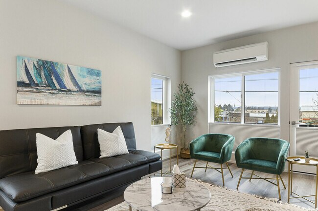 Building Photo - 906 21st St