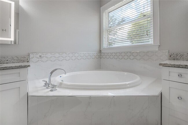 Building Photo - 2510 W South Ave