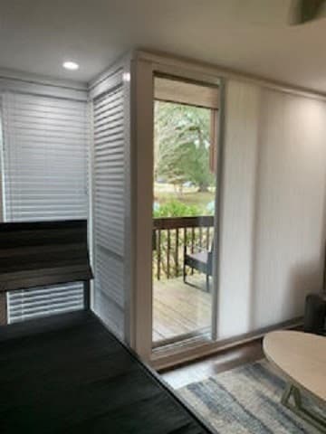 Building Photo - 123 Lakeside Villa