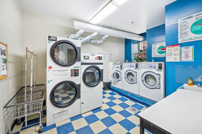 Building Photo - 137 W 110th St