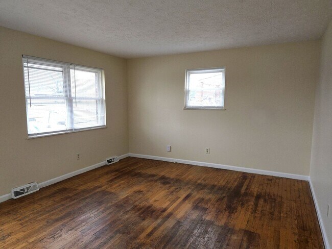 Building Photo - Ranch in Green Acres. All-electric. Storage Shed. 251215