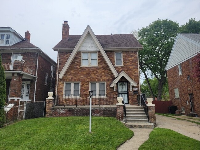 Building Photo - 371 Piper Blvd