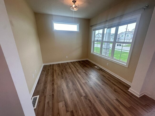 Building Photo - Home For Rent Papillion