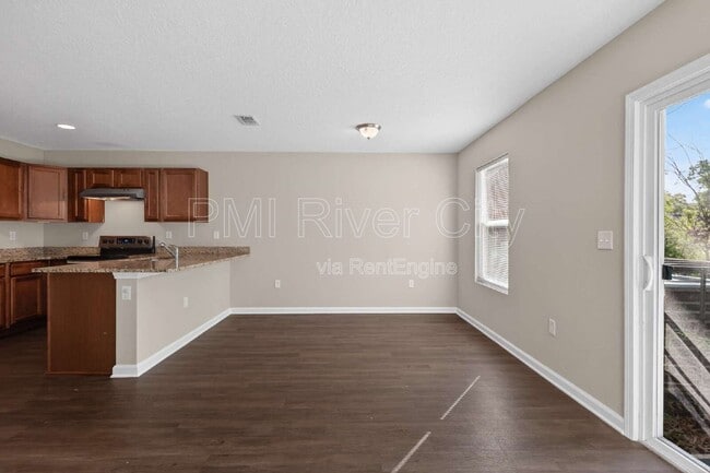 Building Photo - 7608 Rain Forest Dr N