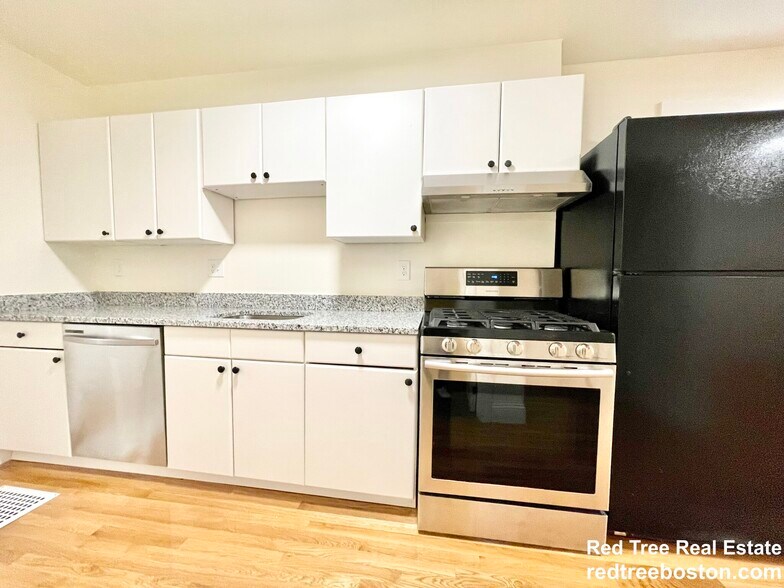 Building Photo - 523 E 3rd St