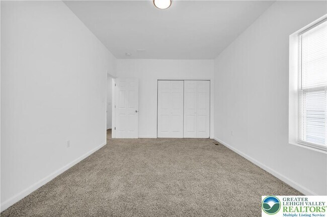 Building Photo - 835 16th Ave
