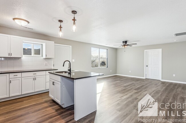 Building Photo - Brand new 2 Bedroom in Central Wichita!