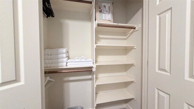 Building Photo - 1013 Gross St