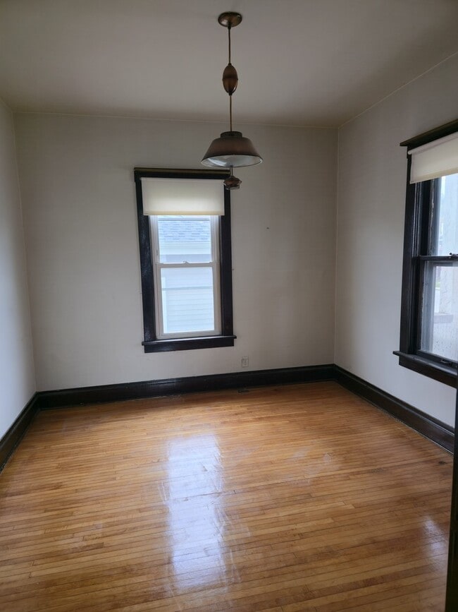 Building Photo - 121 Davis Ave