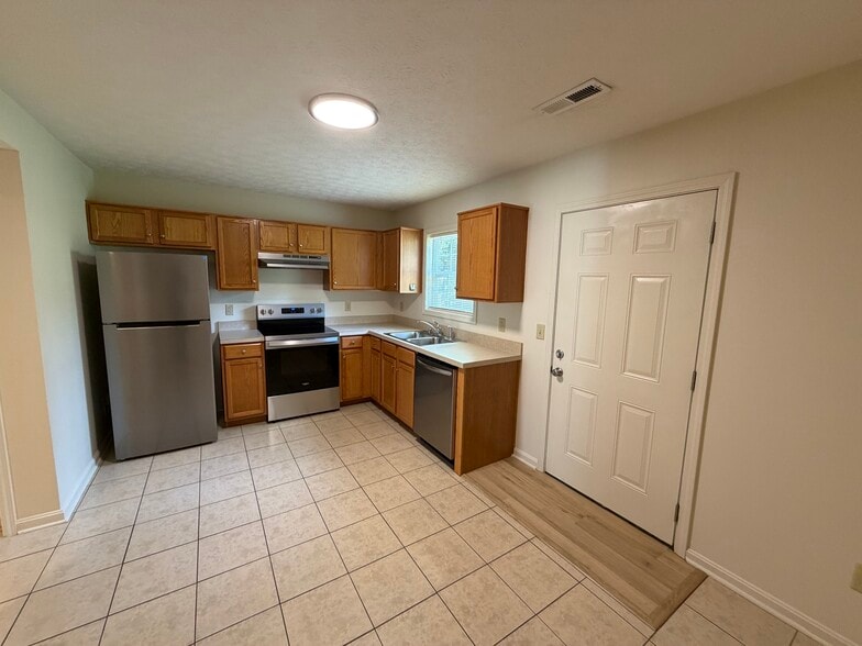 Building Photo - 7016 Autumn Dr