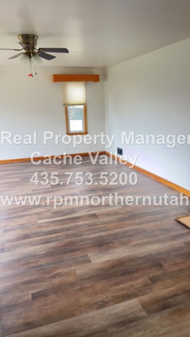 Building Photo - 2 br unit, on corner lot in Smithfield! Available for immediate move-in!