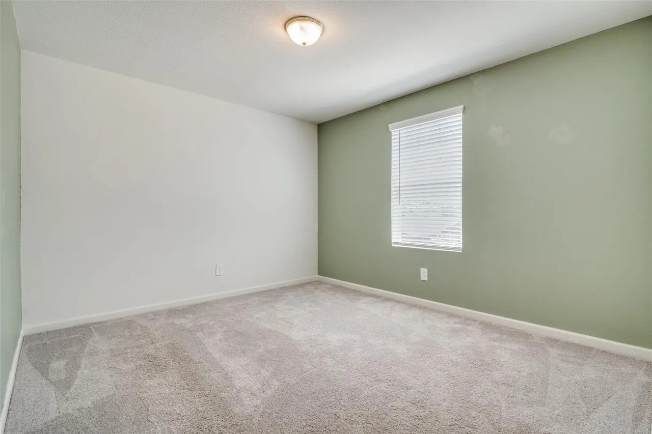 Building Photo - 731 Yorkshire Dr