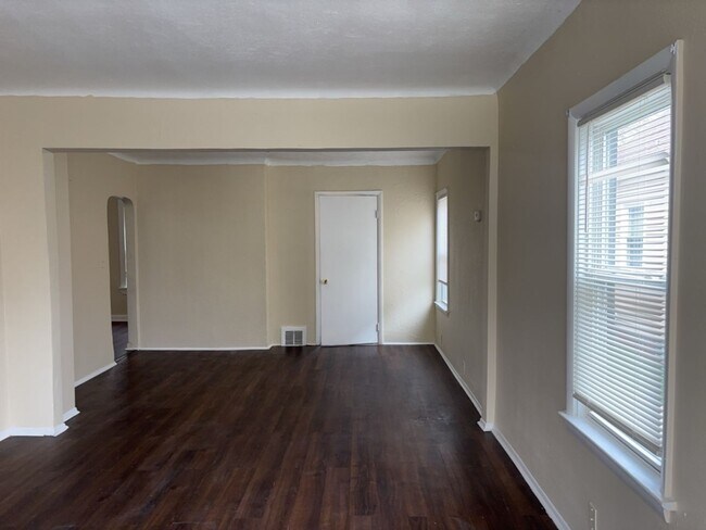 Building Photo - Spacious 5-Bedroom Home with Detached Garage