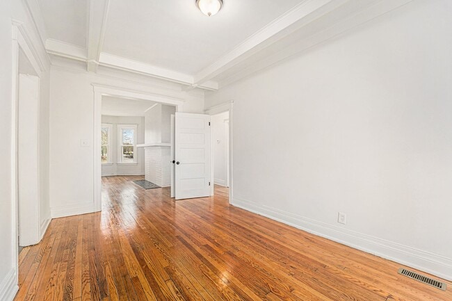 Building Photo - Charming Haven: Dunedin's Six-Family Gem