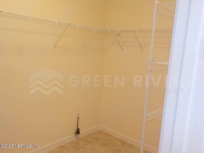 Building Photo - 1761 Oak Grove Dr S
