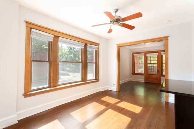 Building Photo - 3338 N Wolcott Ave