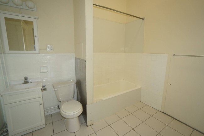 Bathroom - Cloisters