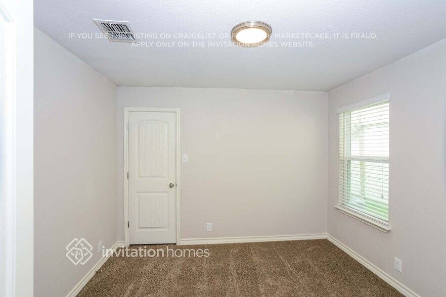 Building Photo - 13451 Drop Seed