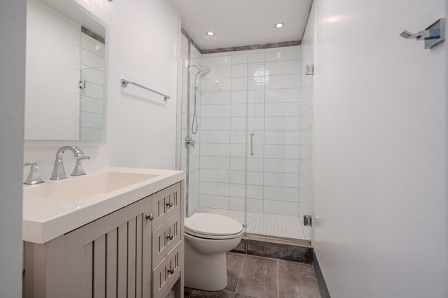 Building Photo - 4467 Ocean View Ave