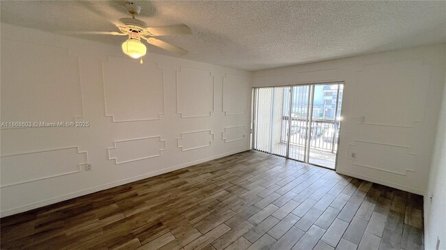 Building Photo - 711 N Pine Island Rd
