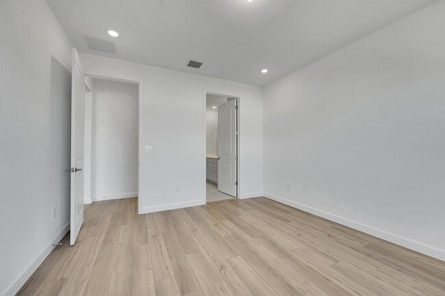 Building Photo - 6436 Seabright Ter