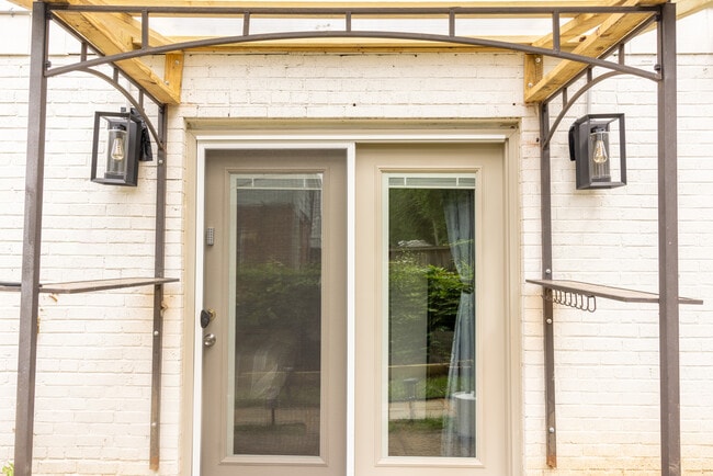 Building Photo - 2327 Glendale Terrace