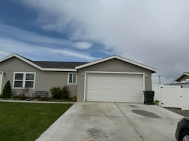Building Photo - A gem of a home in Boardman