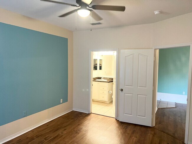 Building Photo - 2 Bedroom Condo For Rent in Kissimmee in L...