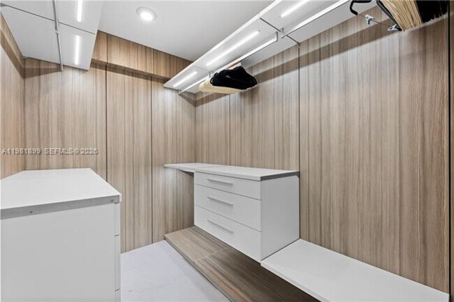 Building Photo - 16901 Collins Ave