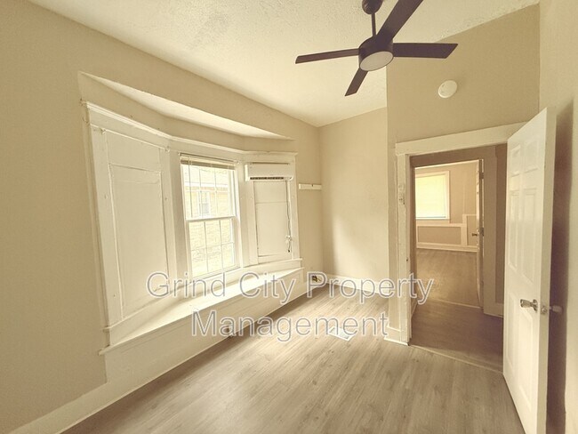 Building Photo - 997 S Willett St