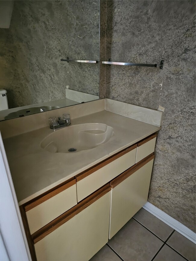 Building Photo - 9850 Pagewood Ln