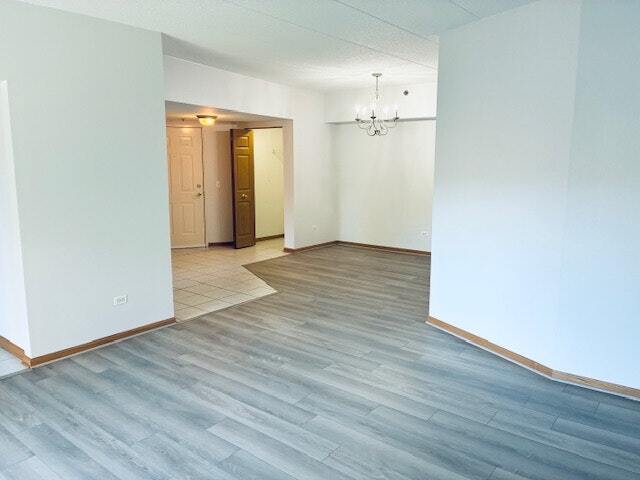 Building Photo - 927 Elderberry Cir