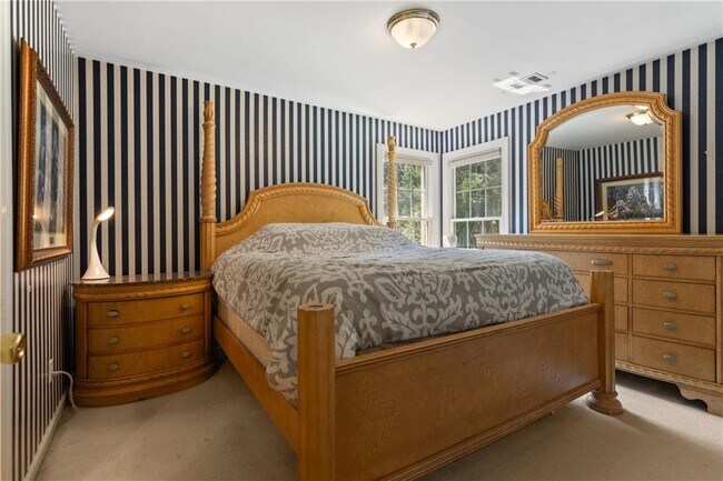 Building Photo - 5615 Habersham Valley