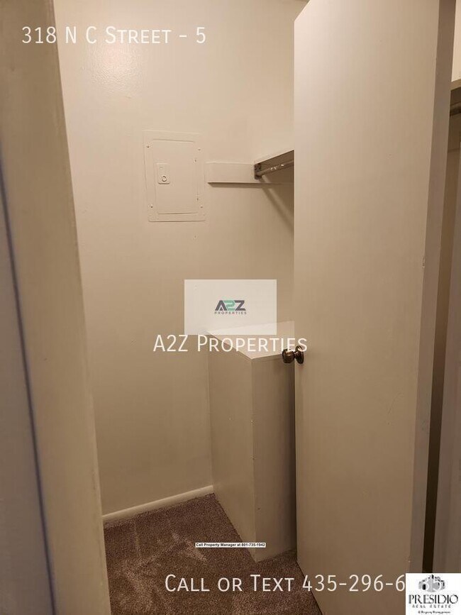 Building Photo - 318 N Center St