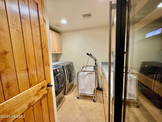 Building Photo - 11096 N Pusch Ridge View Pl