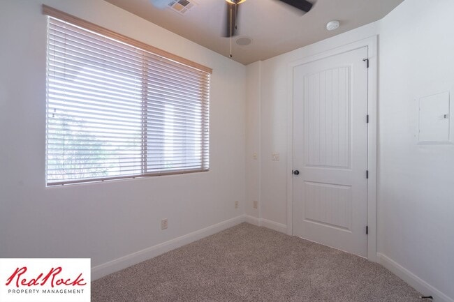 Building Photo - Remarkable 3 Bedroom Condo Next to Sunbroo...