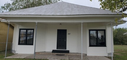 Building Photo - 307 Dallas Ave