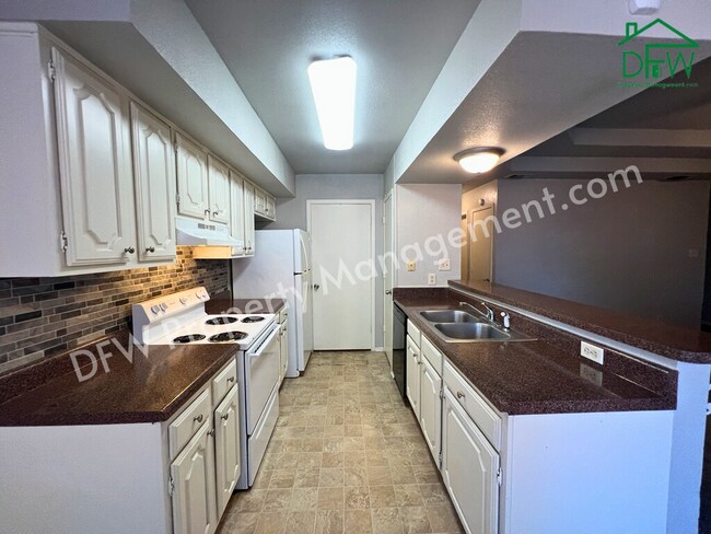 Building Photo - Charming Single-Story 2/2 Duplex with 2-Car Garage Just Steps from Your Back Door – Arlington, TX