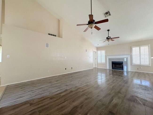 Building Photo - East El Paso 3bed/2bath Refrig A/C!