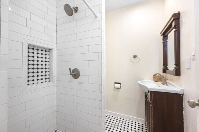 Building Photo - 59-018 Holawa St