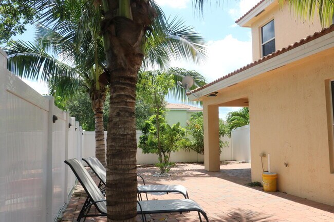 Building Photo - 708 Perdido Heights Dr