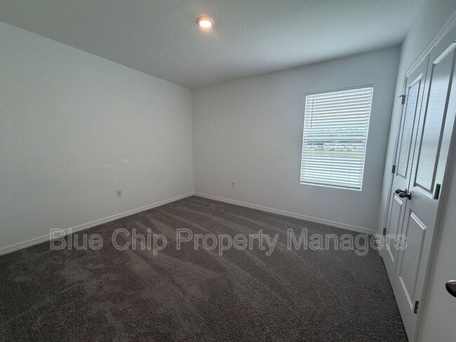 Building Photo - 10621 Quail Grv Wy