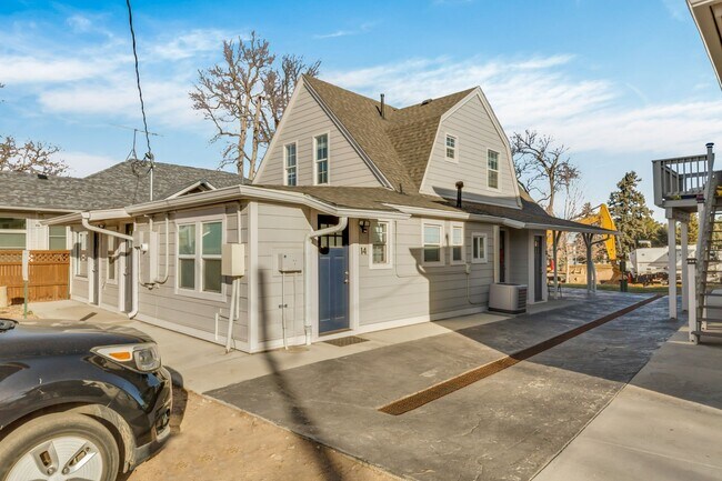 Building Photo - 1609 10th Ave