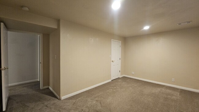 Building Photo - 512 E 5900 S