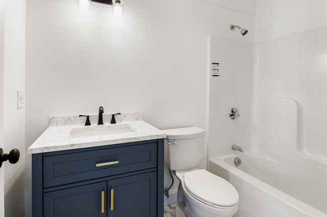 Building Photo - 8 Enon St